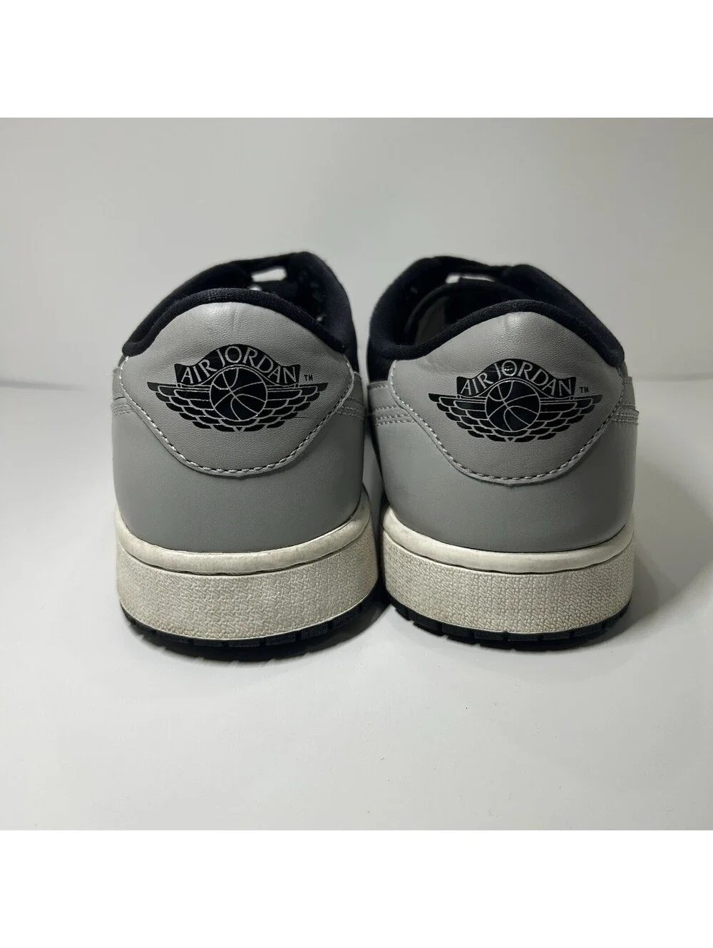 Air Jordan 1 Retro Low Shadow 2015 - Size 11 - (705329-003)